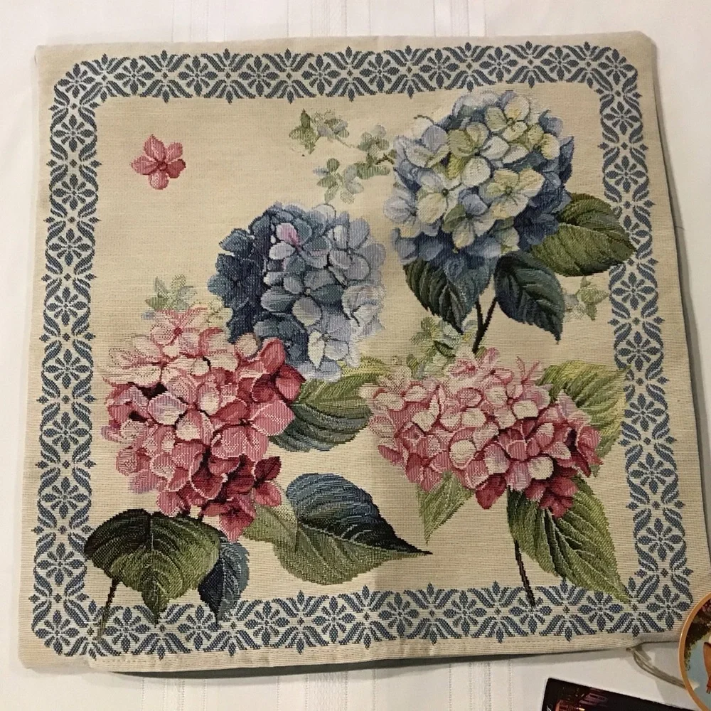 Hines of Oxford Luxury Tapestry Pillow Cover - Hydrangeas NEW